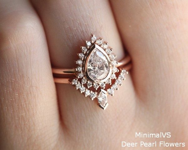 18k Gold Pear Shaped Moissanite Engagement Ring