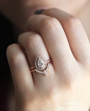 18k Gold Pear Shaped Moissanite Engagement Ring