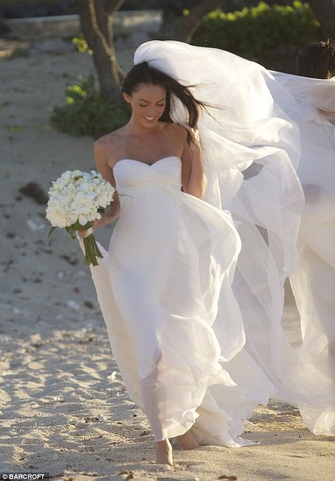 simple strapless chiffon wedding dress