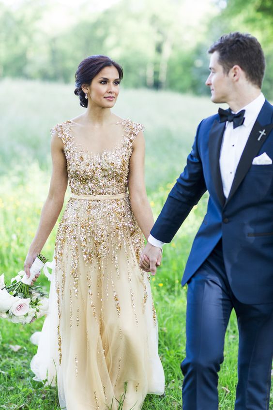 30-navy-blue-and-gold-wedding-color-ideas-deer-pearl-flowers