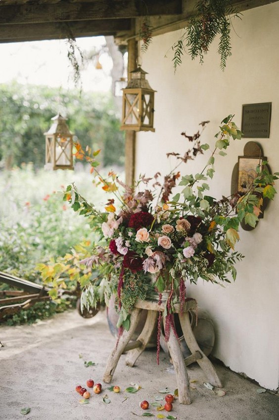 rustic outdoor barn fall wedding decor