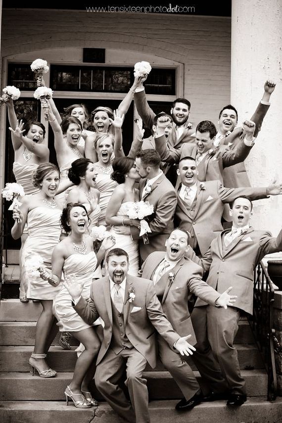 Funny wedding party photo ideas with bridesmaids and groomsmen