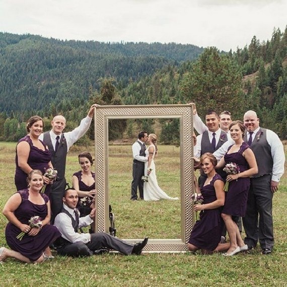 Funny wedding party photo ideas with bridesmaids and groomsmen