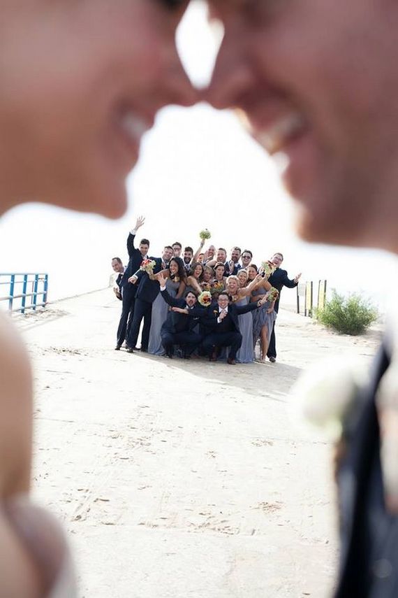 Funny wedding party photo ideas with bridesmaids and groomsmen