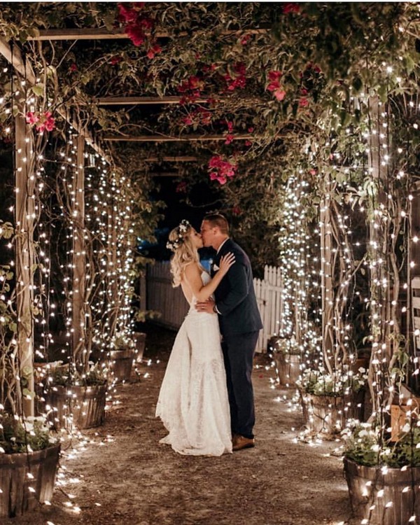 Romantic night wedding photo ideas with light