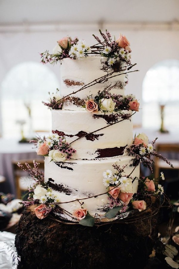 rustic naked wedding cake with cinnamon rose