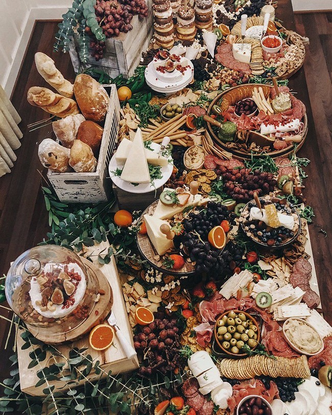 Charcuterie table food ideas for wedding #wedding #weddingfoods #weddingideas