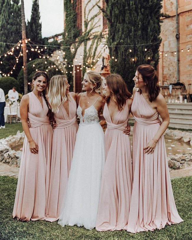 Wedding Photos With Bridesmaids #bridesmaid #wedding #weddingphotos #weddingideas