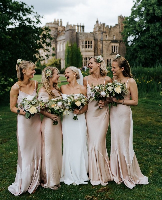 Wedding Photos With Bridesmaids #bridesmaid #wedding #weddingphotos #weddingideas