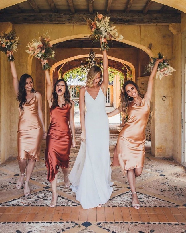 Wedding Photos With Bridesmaids #bridesmaid #wedding #weddingphotos #weddingideas