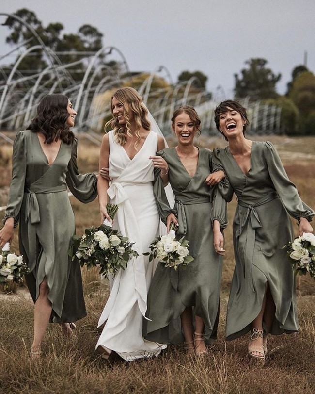 Wedding Photos With Bridesmaids #bridesmaid #wedding #weddingphotos #weddingideas