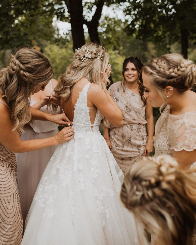 Wedding Photos With Bridesmaids #bridesmaid #wedding #weddingphotos #weddingideas